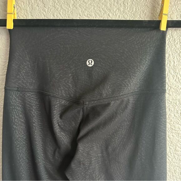 Lululemon Align High-Rise Leggings Size 4 Black Embossed Leopard - Picture 5 of 11